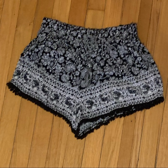 Cute shorts - Picture 2 of 3